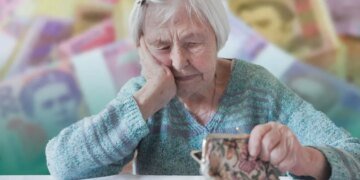 Пенсионеры и ВПЛ получат по 1500 гривен в апреле: подробности