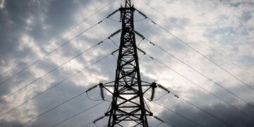 Масована атака рф на енергетику залишила без світла частину Києва і 6 областей, час графіків розширено – Міненерго