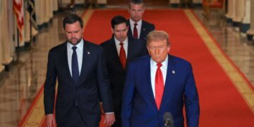 Цена высокомерия: почему Трампу  важно продемонстрировать пренебрежение к Украине и чем заплатит Америка