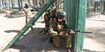 Окупанти на Херсонщині мілітаризують дітей через гру Зарниця 2.0 – ЦПД