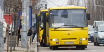 В Днепре мужчина угрожал пассажирам маршрутки гранатой