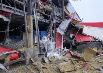 Под утро россияне нанесли удар по терминалу «Новой почты» в Запорожье. ВИДЕО