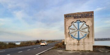 Ворожий дрон влучив у автобус з працівниками підприємства на Миколаївщині, є постраждалі