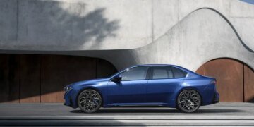 BMW втілює найпопулярнішу модель в електрокар i3 із запасом ходу 900 км