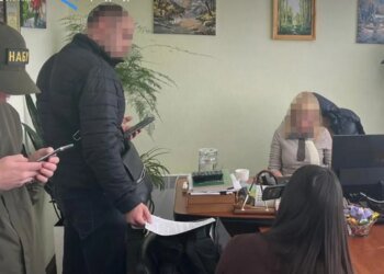 Коррупционный скандал в Сумской области: налоговицу поймали на взятке