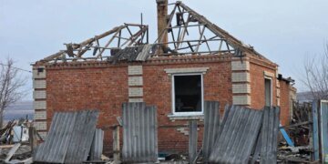 Ворог атакував село на Донеччині – загинула жінка, 4 поранених, серед них підліток