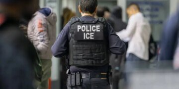 Облава в терминалах: Трамп готов превратить аэропорты в ловушки для мигрантов