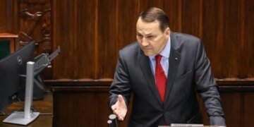 Политический скандал в Варшаве: Туск и Сикорский обвинили президента в подыгрывании Кремлю