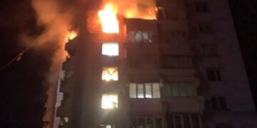 У Запоріжжі дрон влучив у багатоповерхівку є поранений і пожежі