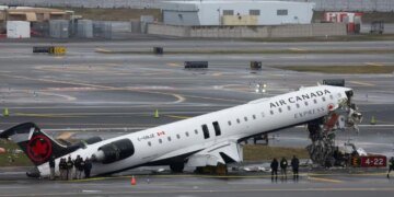 Зіткнення літака в Ла-Гуардії сталося через збій системи стеження NTSB