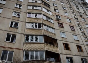 Российские удары по жилым районам Харькова: спасатели ГСЧС показали последствия обстрелов. ФОТО