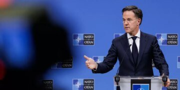 Рютте не став коментувати можливе перенаправлення США озброєння з України на Близький Схід – надходження тривають