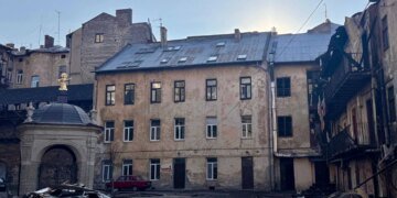 Частину атакованого рф будинку зі спадщини ЮНЕСКО у Львові визнали аварійною, мешканців відселили – мер