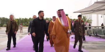 Сделка на выживание: Зеленский добыл для Украины арабское горючее