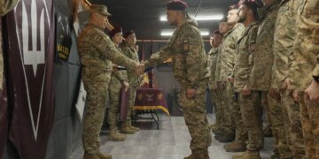 "Сила нашого війська – це люди": Сирський нагородив бійців штурмових підрозділів у Південній операційній зоні