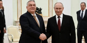 Конец эпохи «друга Путина»: Орбана освистывают, а его власть рассыпается на глазах