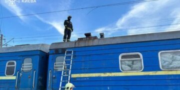 Смертельное селфи: в Киеве развлечение подростков на вагонах закончилось трагедией