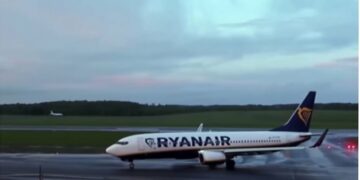 Билеты от 30 евро: лоукостер Ryanair запускает рекордное количество рейсов к европейским курортам