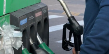 Цены на бензин: эксперт объяснил, из-за кого топливо рекордно подорожало