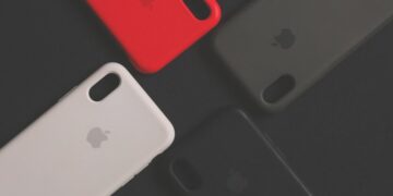 Чехлы для смартфонов уйдут в прошлое: в чем главная проблема “силикона”