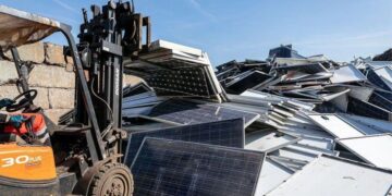 Люди массово избавляются от солнечных панелей: в чем причина