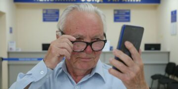 ПФУ определился: кому из пенсионеров не нужно оцифровывать трудовую книжку