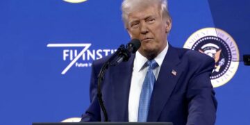 “Невежда с ложечкой”: Зейхан показал, как спецпосланник Трампа перекраивает внешнюю политику США