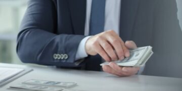 Доллар по 50: украинцам обрисовали возможные сценарии