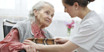 Пять критериев постоянного постороннего ухода: адвокат объяснил оценку комиссий