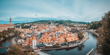 Геополитика туризма: как мировые памятники превращаются в шумные зоны потребления