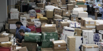 Посылки из-за рубежа резко подорожают: Минфин установил новый порог для обязательного НДС