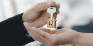 Заставят платить за соседей за границей: Попенко указал на огромную дыру в новом законе о ЖКХ