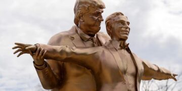 Тень Эпштейна: Минюст США опубликовал ранее скрытые документы с обвинениями против Трампа