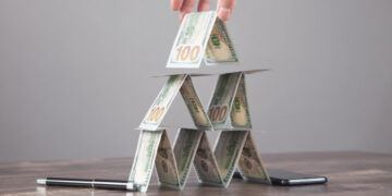 Обещания 20-30% годовых без риска: как распознать финансовую пирамиду