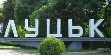 росія атакувала Луцьк "шахедами", є пошкодження і пожежі на складах