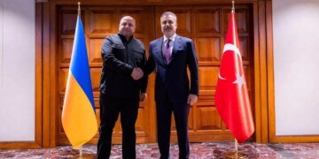 Умєров провів переговори в Анкарі щодо безпеки та повернення полонених