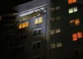 Удар дроном "молнія" по багатоповерхівці Харкова: дві жінки постраждали, у будівлі вибито вікна