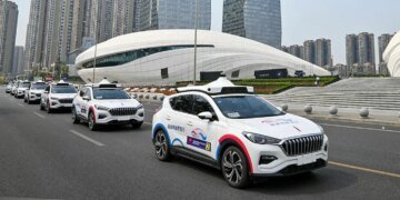 У китайському Ухані понад 100 роботаксі Baidu заблокували рух через системний збій