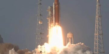 NASA запустила історичну місію Artemis II до Місяця