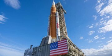 "Артеміда II" вийшла на орбіту, далі NASA готує екіпаж до маневру довкола Місяця