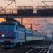 Укрзалізниця зупинила частину потягів і евакуює пасажирів через атаку дронів на Київщині
