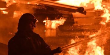 Всё в огне: дроны атаковали Новороссийск — горит нефтяной терминал, слышны взрывы