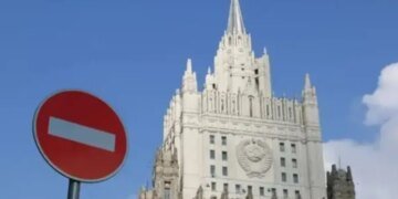 Истерика в МИД РФ: Захарова выдала панику Кремля и пообещала бомбить