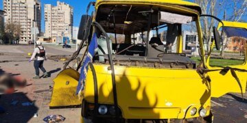 Кількість постраждалих через удар рф по маршрутці в Нікополі зросла