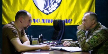 Сирський відвідав гарячі ділянки фронту – росіяни атакують малими групами та дронами