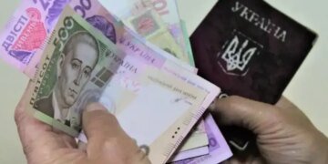 Доплаты к пенсиям увеличили: больше украинцев смогут получить надбавки