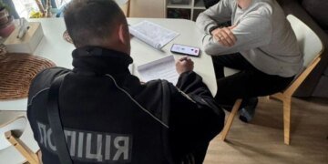 Вкрали понад 4 млн гривень на "схемі" з криптою – в Україні затримали групу шахраїв