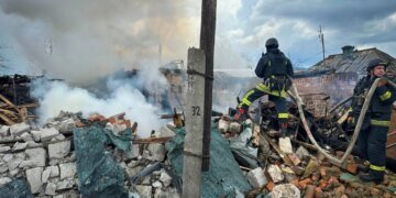 Россияне обстреляли жилой район в Харьковской области, среди раненых — дети. ФОТО