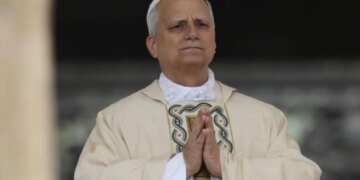 Трамп поругался с первым американским Папой: в адрес Ватикана посыпались угрозы