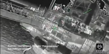 Удар за 1000 км від лінії фронту – у ССО показали унікальні кадри ураження бурових платформ рф